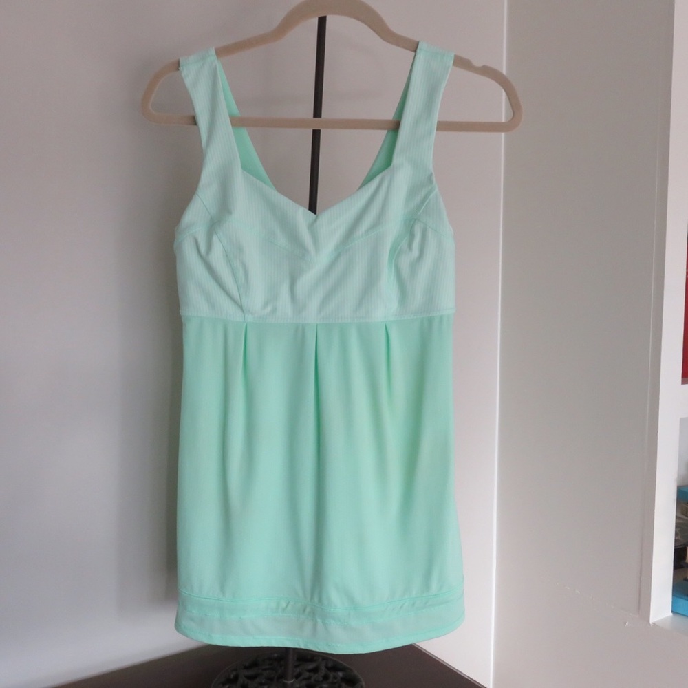 EUC Lululemon mint green tank - size 6